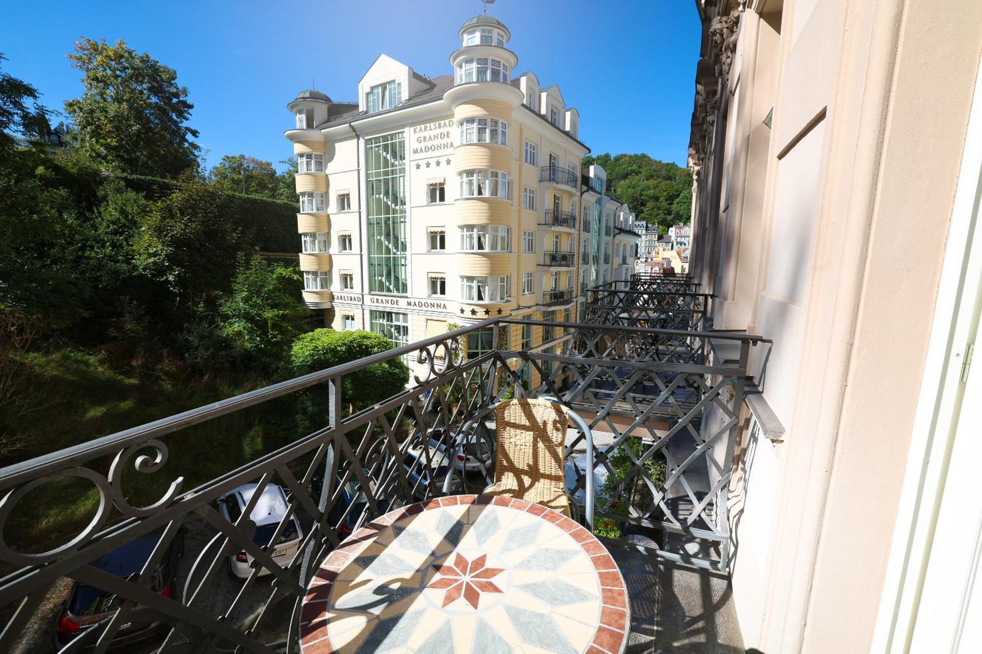 Boutique Hotel Ambiente ****+ Karlovy Vary Kültér fotó
