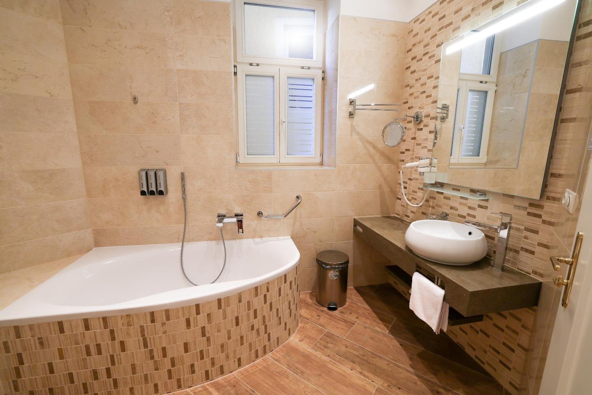 Boutique Hotel Ambiente ****+ Karlovy Vary Kültér fotó